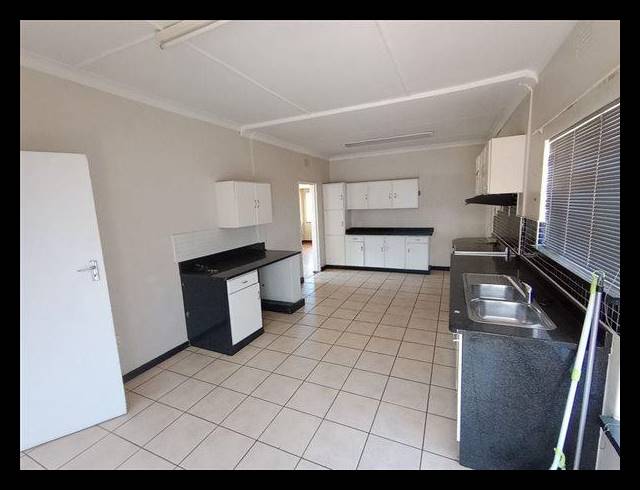 4 BEDROOM HOUSE FOR SALE IN GERMISTON SOUTH